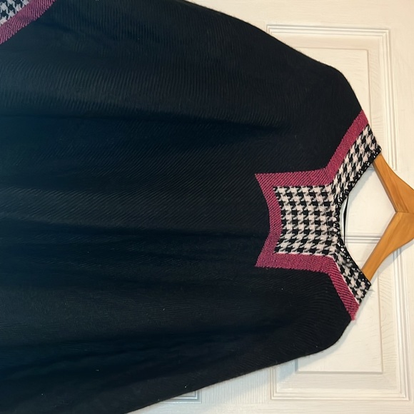 RAFAELLA WEEKEND WRAP SHAWL SCARF-preowned condition - Picture 7 of 11